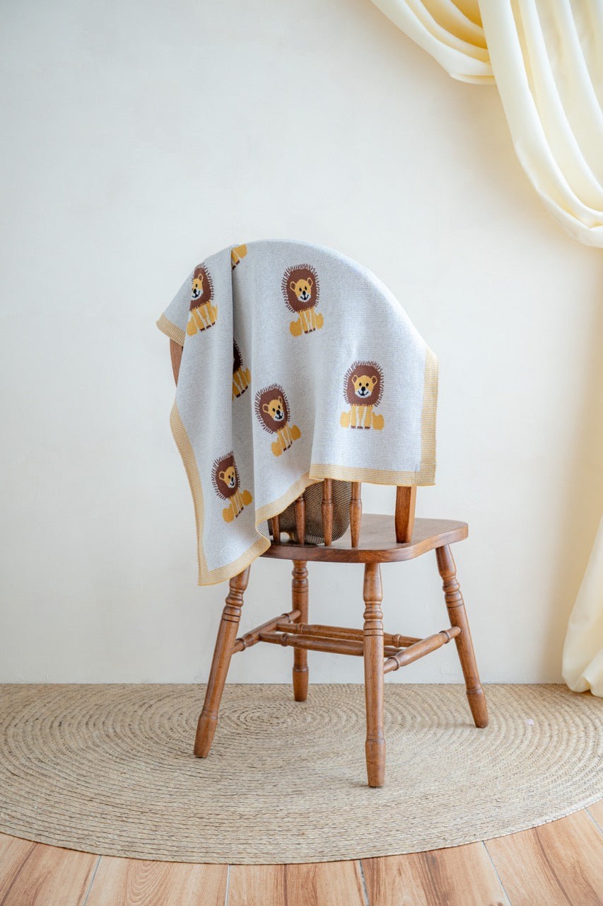 Snuggly Lion Cotton Knit Blanket