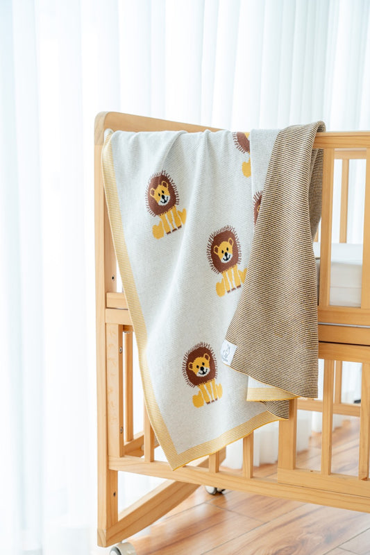Snuggly Lion Cotton Knit Blanket